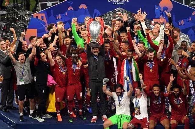 一名侧投右 一名侧投右